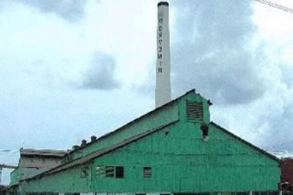 Es inculturado quien acusa a los esperanceños de tener incultura por defender la chimenea y equipararla con un monumento. Nuestra respuesta a una afrenta contra la ciudad de Esperanza ?. Mi granito de arena R.D.