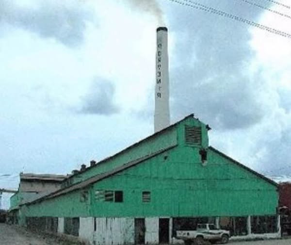 Es inculturado quien acusa a los esperanceños de tener incultura por defender la chimenea y equipararla con un monumento. Nuestra respuesta a una afrenta contra la ciudad de Esperanza ?. Mi granito de arena R.D.